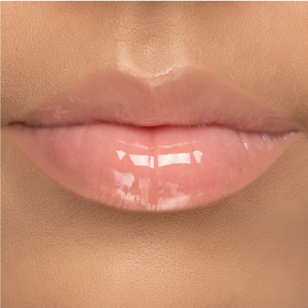 Il Makiage lip service lip gloss hi-shine lip color, Petty Crimes - Picture 3 of 4